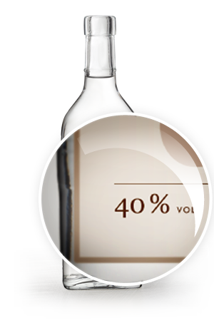 Flasche mit Birnenbrand, Fokus auf Alkoholgehalt